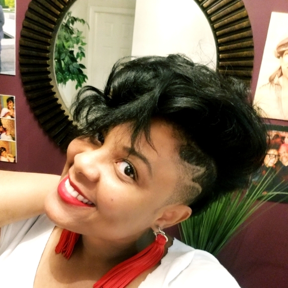 Meet your Posher, April - Picture 5 of 8